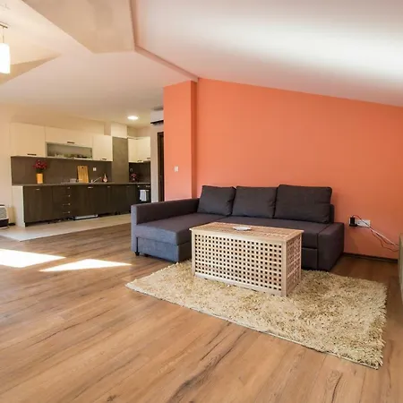 Апартамент Spacious 2-bdr Loft In House - Old Town Пловдив