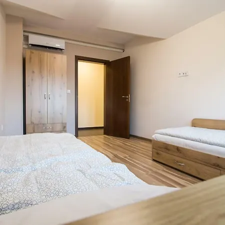 Апартамент Spacious 2-bdr Loft In House - Old Town Пловдив