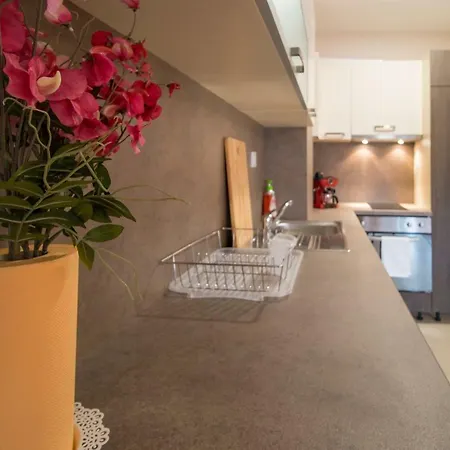 Spacious 2-bdr Loft In House - Old Town Апартамент